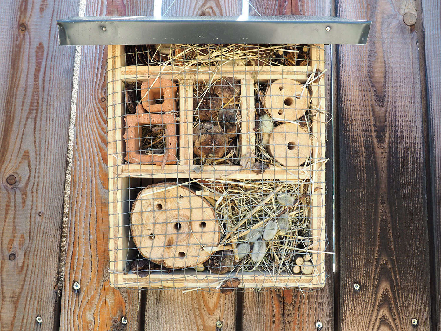 Installer hôtel à insectes - les 4 règles d'or - Hello Birdy le blog