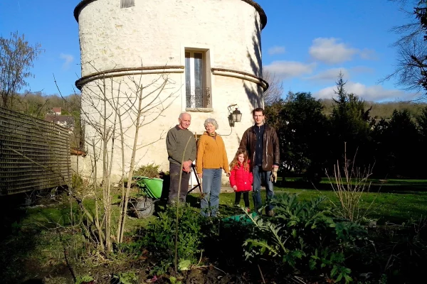 Jean-Pierre, Lisette et Emmanuel cojardinent