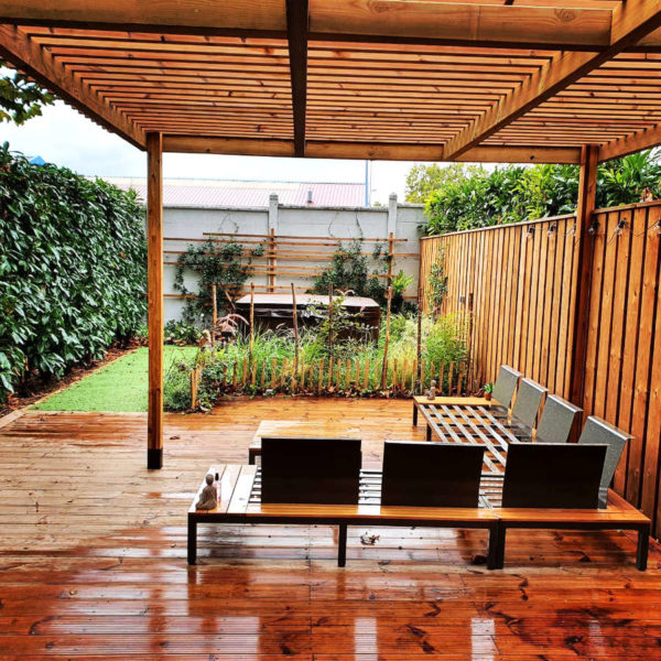 Terrasse et pergola en bois de châtaignier